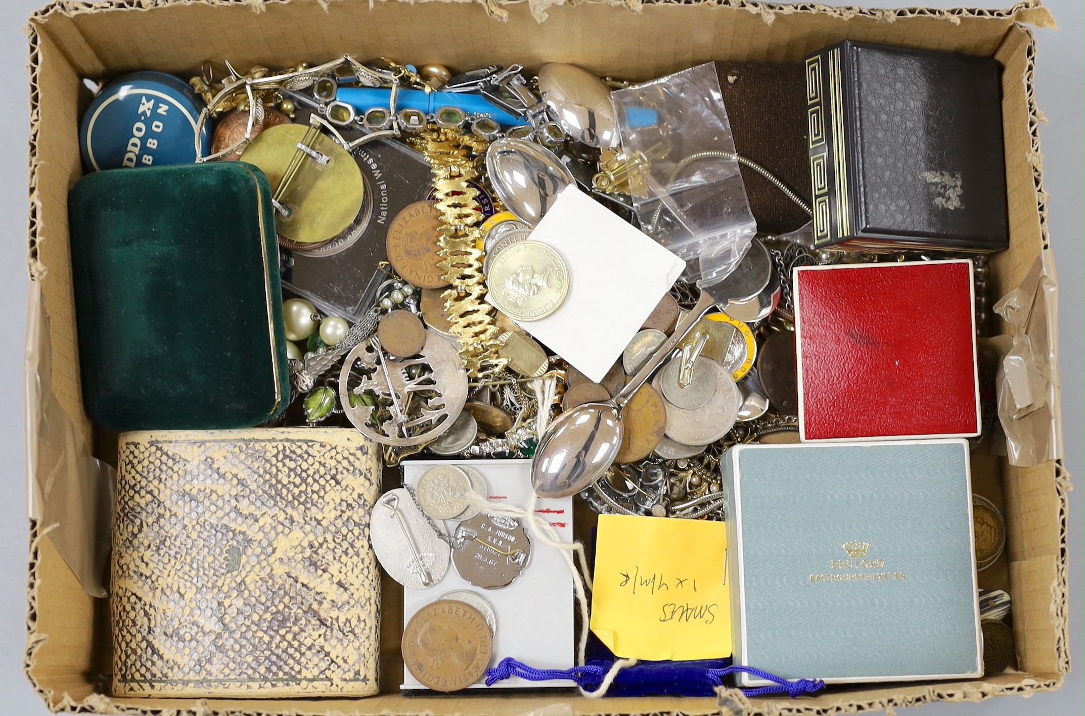 A modern 9ct gold wish bone pendant on a 9ct chain and a quantity of assorted costume jewellery, coins, etc.